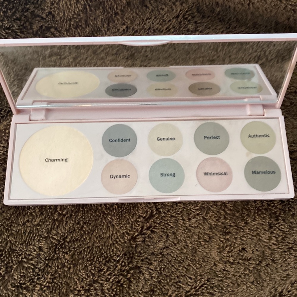 Doll face 9-color palette for eyes.